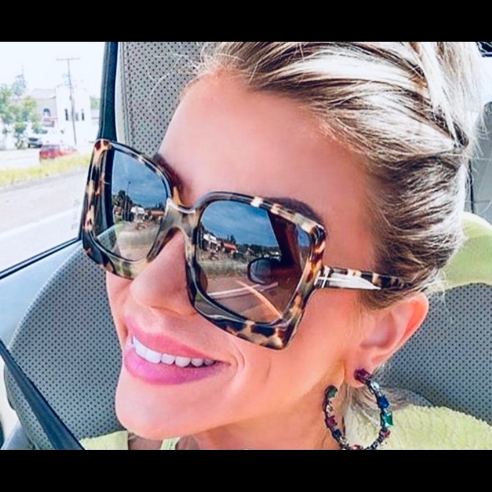 Trendy Luxury Oversized Sunglasses!